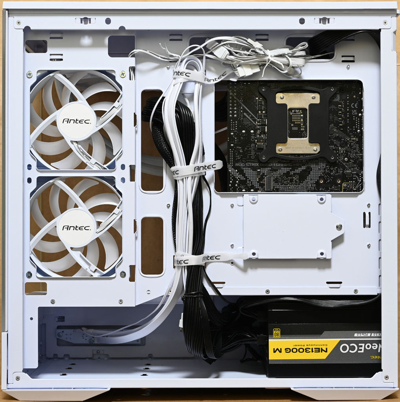 點我看大圖 ANTEC C2M ARGB機殼開箱
