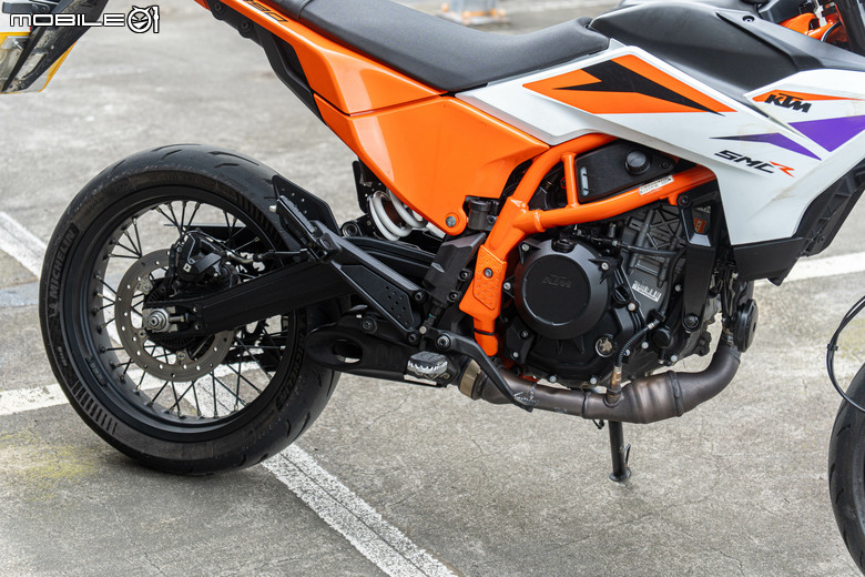 KTM 390 SMC R 試駕｜街車以上，滑胎以下