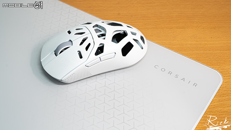 【開箱】賊船鎂合金滑鼠與首款玻璃墊 | CORSAIR SABRE v2 PRO WIRELESS MG WHITE & MM GLASS LARGE