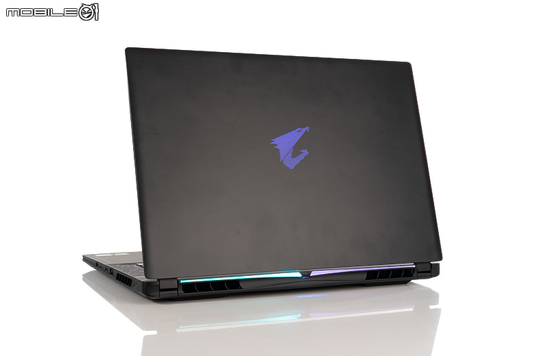 GIGABYTE AORUS MASTER 16 AM6J｜今年最超值 16 吋 RTX 5090 電競機皇？