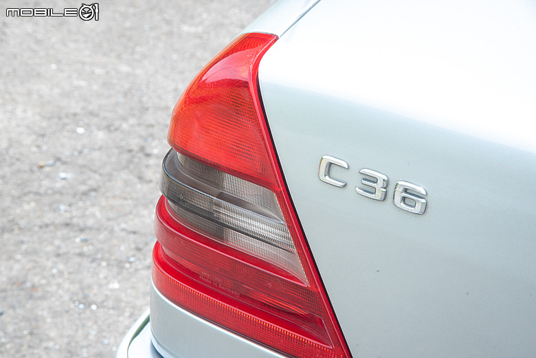 經典試駕｜AMG量產時代的起源，Yao與他的Mercedes-Benz C 36 AMG！