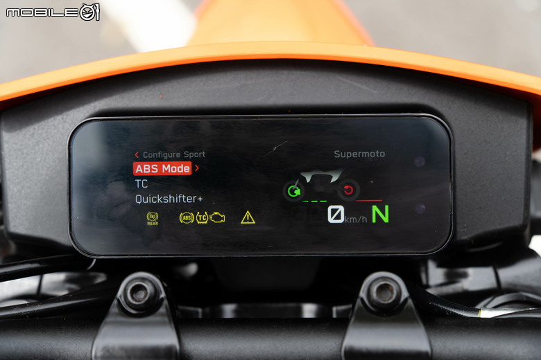 KTM 390 SMC R 試駕｜街車以上，滑胎以下