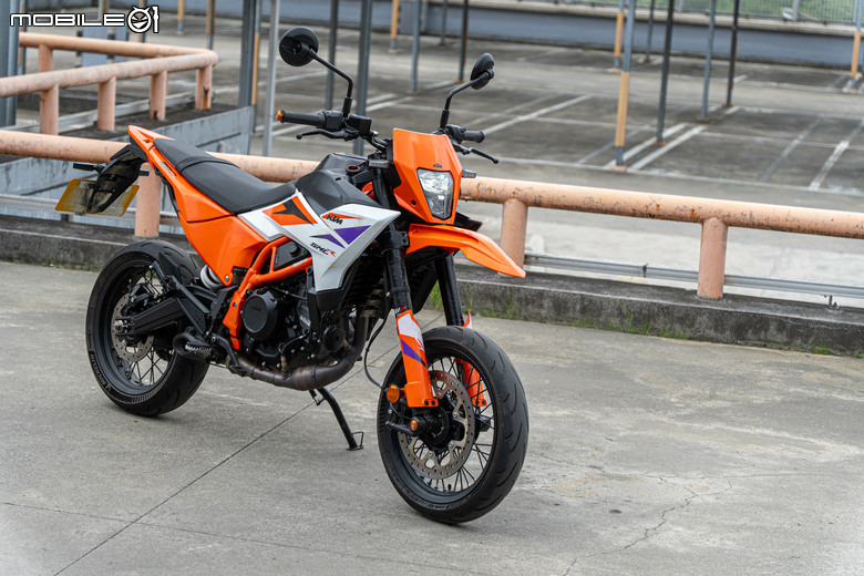 KTM 390 SMC R 試駕｜街車以上，滑胎以下