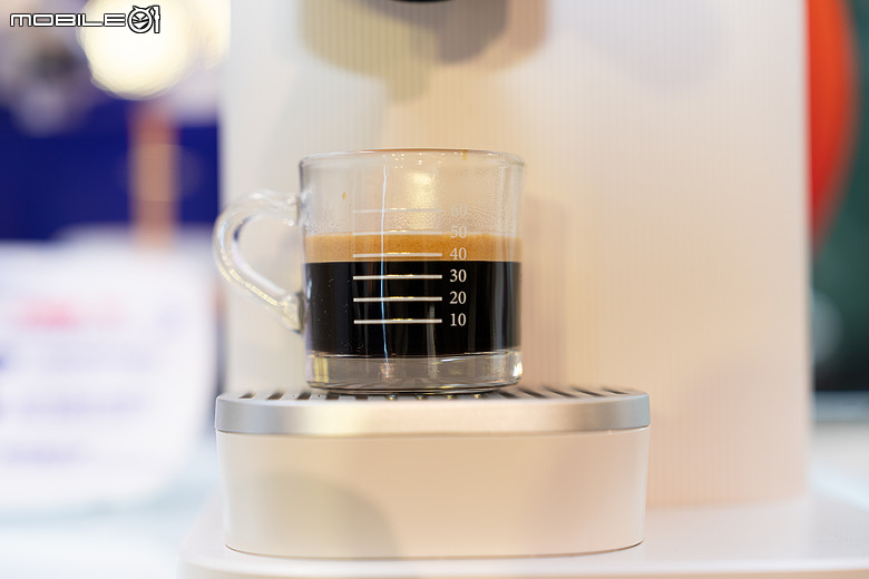 飛利浦 Philips Baristina 一滑極萃義式咖啡機登場!一按一滑一分鐘,現磨咖啡輕鬆享受