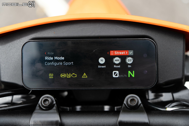 KTM 390 SMC R 試駕｜街車以上，滑胎以下