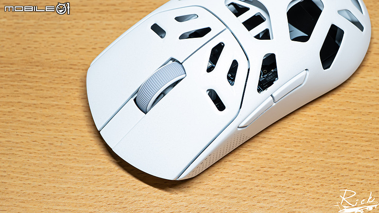 【開箱】賊船鎂合金滑鼠與首款玻璃墊 | CORSAIR SABRE v2 PRO WIRELESS MG WHITE & MM GLASS LARGE