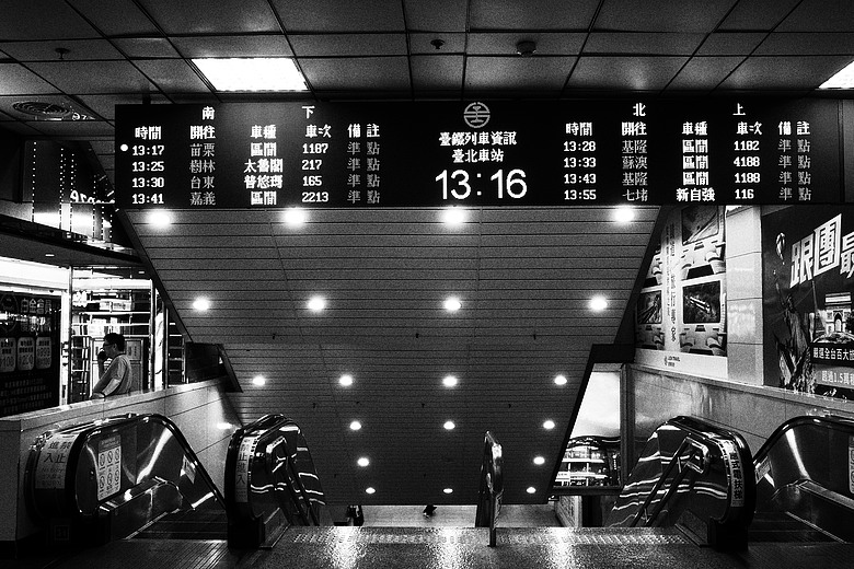 RICOH GR IV Monochrome 評測報告｜以純粹光影、譜寫口袋裡的黑白詩篇！