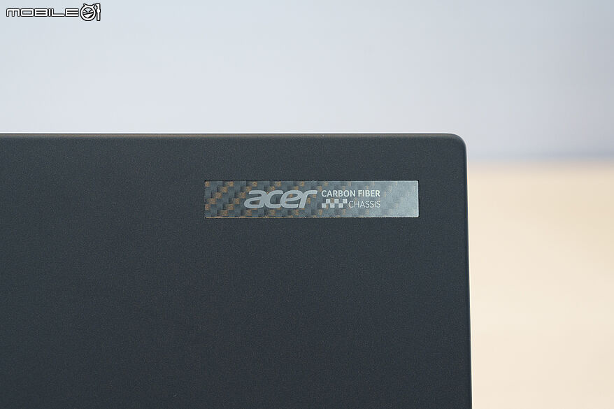 【Computex 2026】Acer 發表 960g TravelMate P6 14 AI 商務筆電 便攜與輔助螢幕同步登場