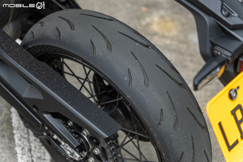 KTM 390 SMC R 試駕｜街車以上，滑胎以下
