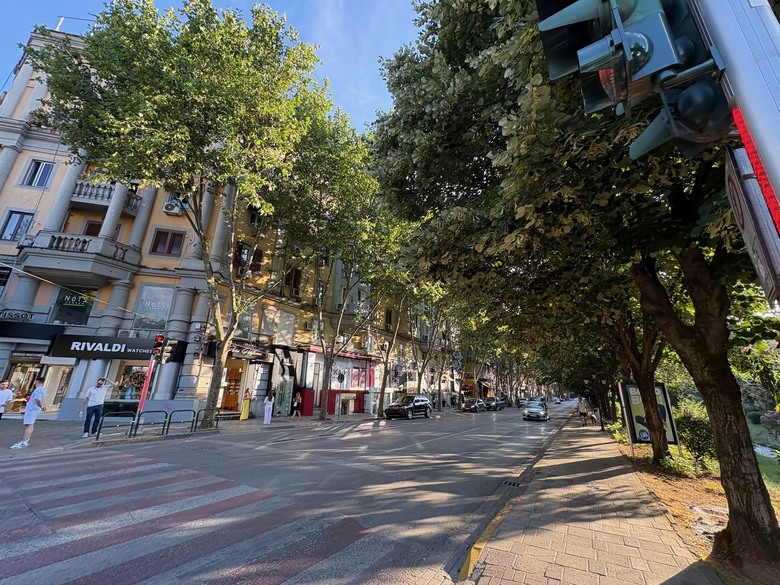 阿爾巴尼亞🇦🇱第一天 - 首都地拉那美食現代建築之旅