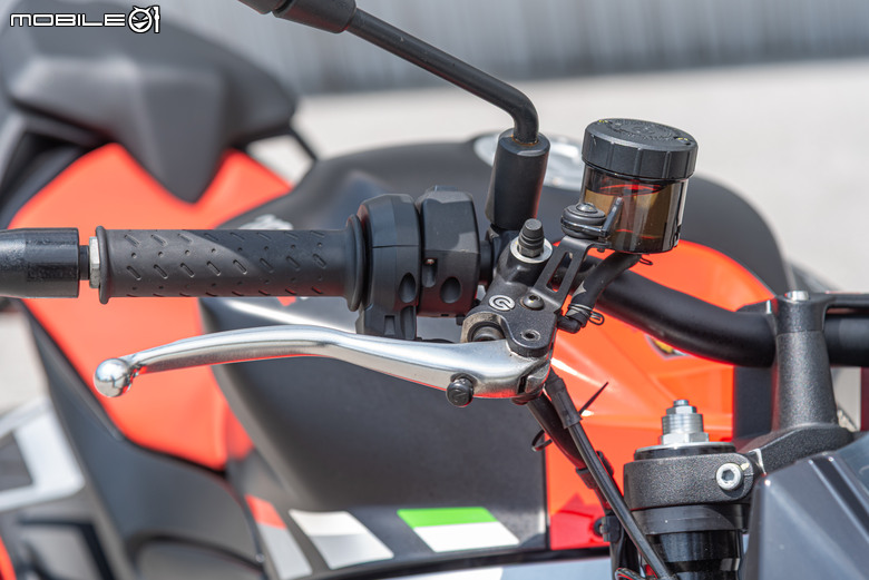 點我看大圖 Aprilia Tuono 660 試駕報告|手握燥熱戰鬥純血,電控帶來千變萬化!
