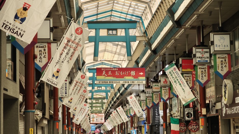 我與智能眼鏡的三天兩夜大阪快閃行 - Day2~Day3 - 天神橋筋商店街 / 梅田KYK炸豬排 / 阪急三番街 / 綱敷天神社御旅社 / 讀賣電視台柯南群像 / 通天閣 / 日本橋 / 達摩串炸 / 堺筋俱樂部 / INNN共乘體驗分享