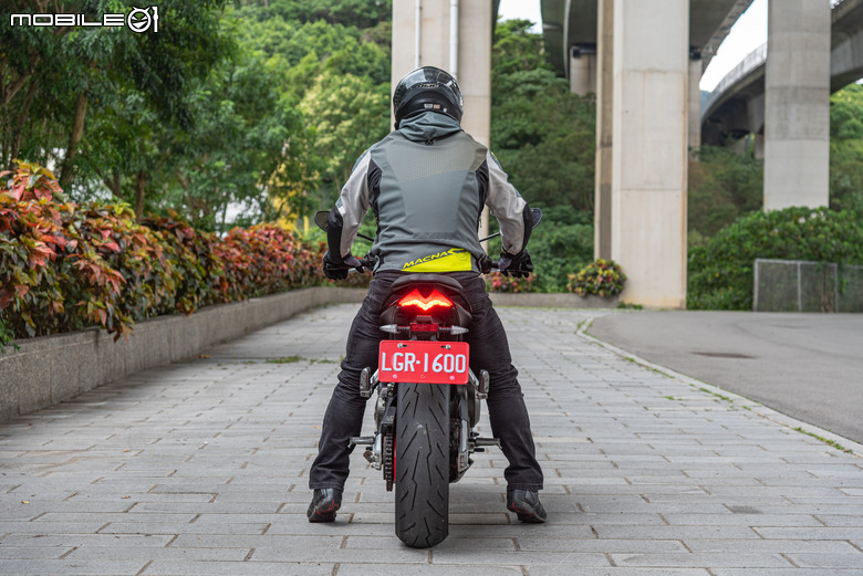 點我看大圖 Aprilia Tuono 660 試駕報告|手握燥熱戰鬥純血,電控帶來千變萬化!