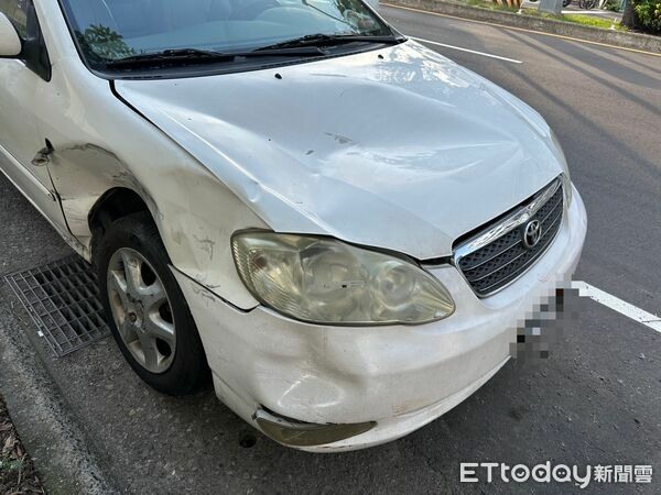 ☠️台中 女騎士用生命💀💀 跟對折的機車教訓 左轉四輪大爺🚗