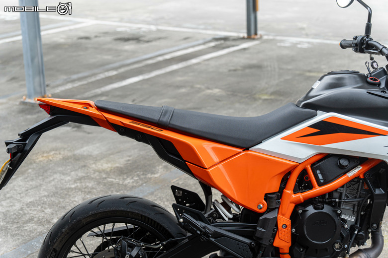 KTM 390 SMC R 試駕｜街車以上，滑胎以下