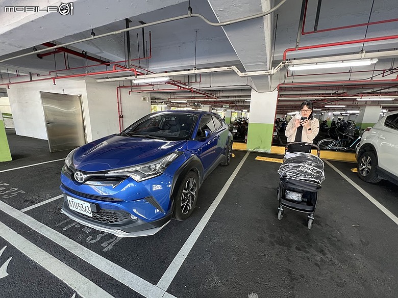 再見了，我的小藍：一部 Toyota C-HR 與我們家的九年時光