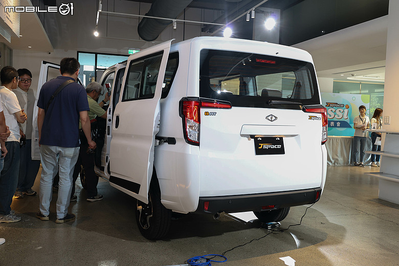 【採訪】五人客車67.8萬元起，中華推出J Space Cossi新車型、內外升級多項舒適便利配備！
