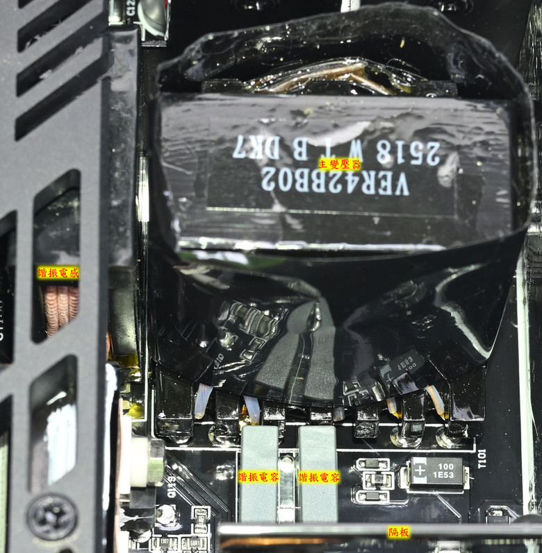 點我看大圖 ROG THOR III 1000W ATX 3.1白金全模組電源開箱
