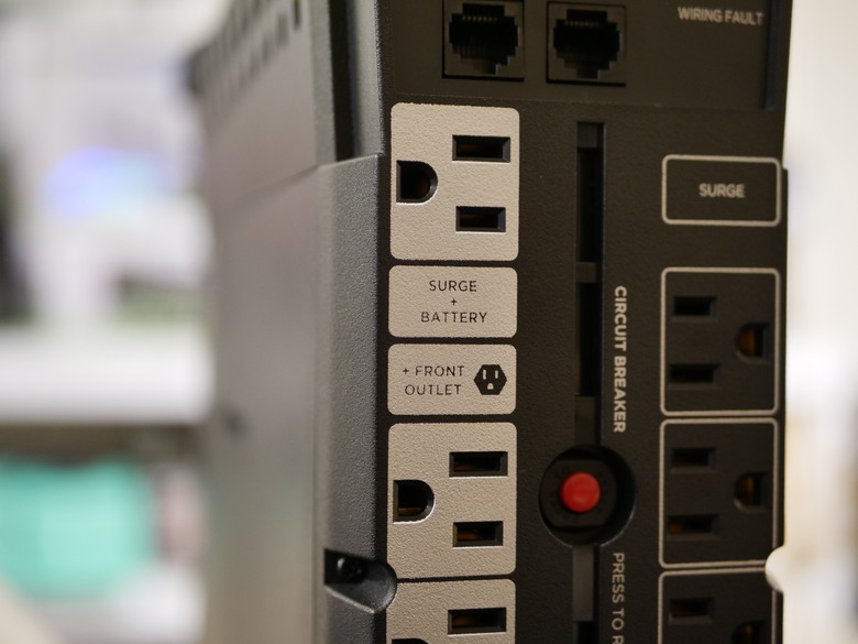 點我看大圖 CyberPower GX150C2M不斷電系統 簡易開箱