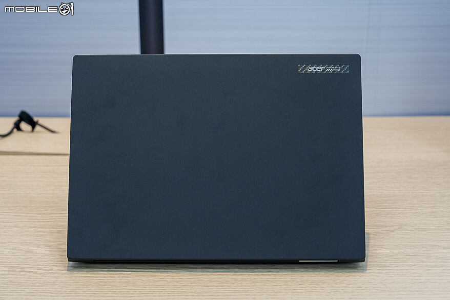 【Computex 2026】Acer 發表 960g TravelMate P6 14 AI 商務筆電 便攜與輔助螢幕同步登場