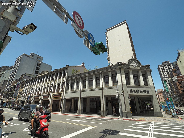 新芳春行、波麗路餐廳、黑美人大酒家、大千百貨、渭水驛站，還有美味吐司PILLO Bakery & café及好吃的大稻埕魯肉飯 — 2026初夏之大稻埕散策 東段 — 延平北路二段兩側及東側