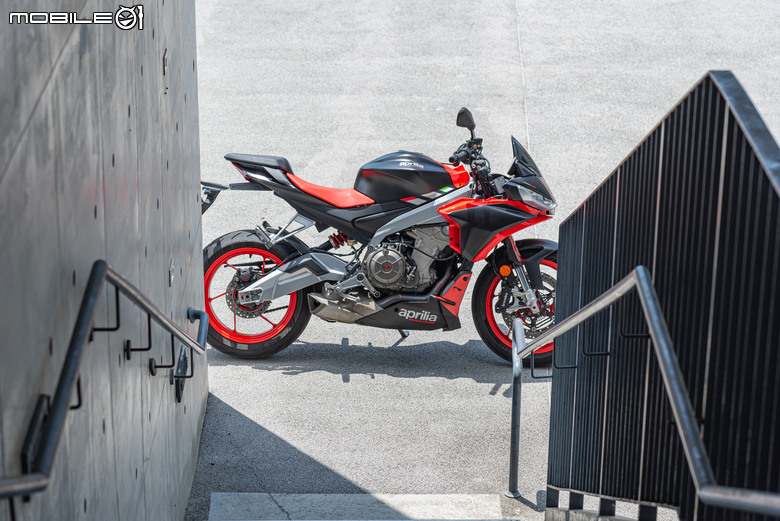 點我看大圖 Aprilia Tuono 660 試駕報告|手握燥熱戰鬥純血,電控帶來千變萬化!