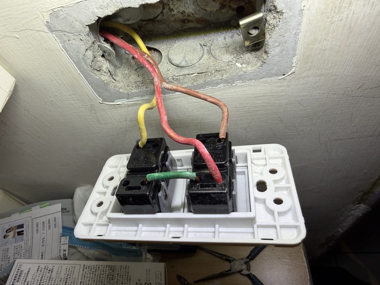 請問我這個「中一電工」雙燈開關接法是否正確？