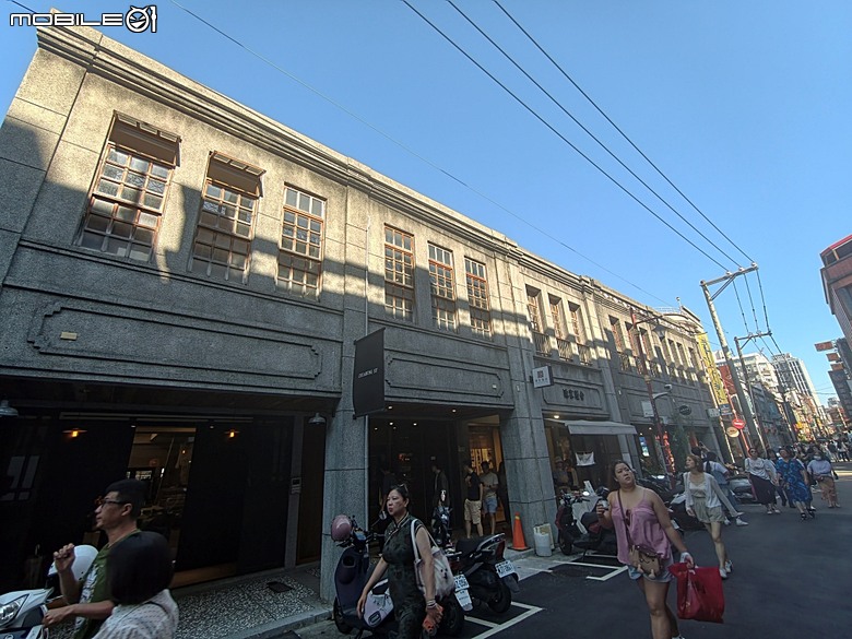 大稻埕歷史風貌特定專用區、Olympus Plaza Taipei、永樂町派出所、十連棟、大稻埕辜宅、福生堂醫院，順便品嚐昭和浪漫洗濯屋的烤糰子與甜點冰品 — 2026初夏之大稻埕散策 北段 — 民生西路以北至民權西路大橋頭站之間