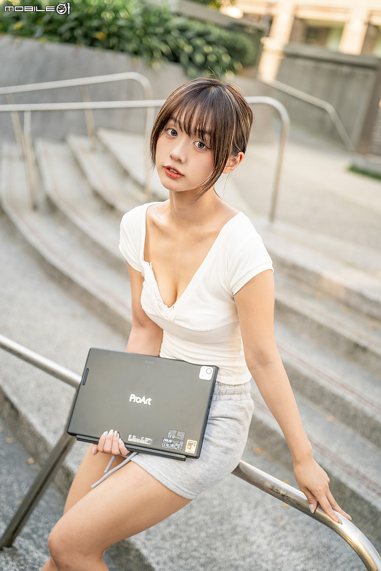 ASUS ProArt PZ14 (HT7407) 體驗｜尺寸更大、效能翻倍的隨身 AI 工作站！