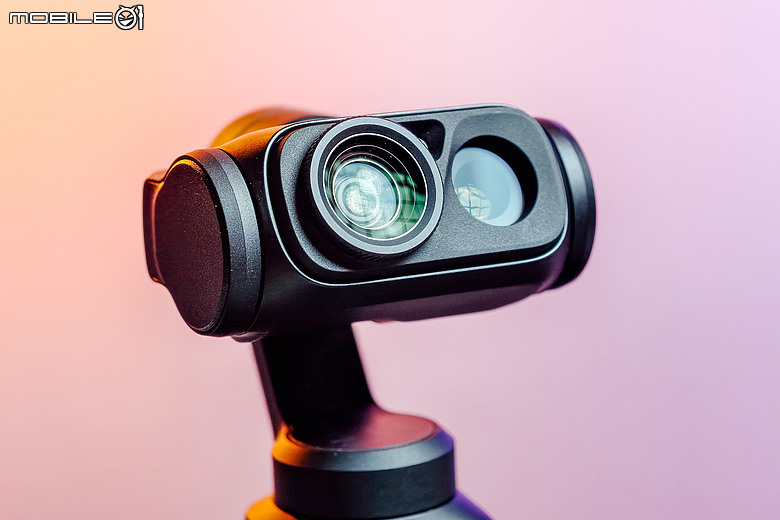 Insta360 Luna Ultra 評測報告|徠卡雙鏡頭加持、分離式螢幕開創 Vlog 新玩法!