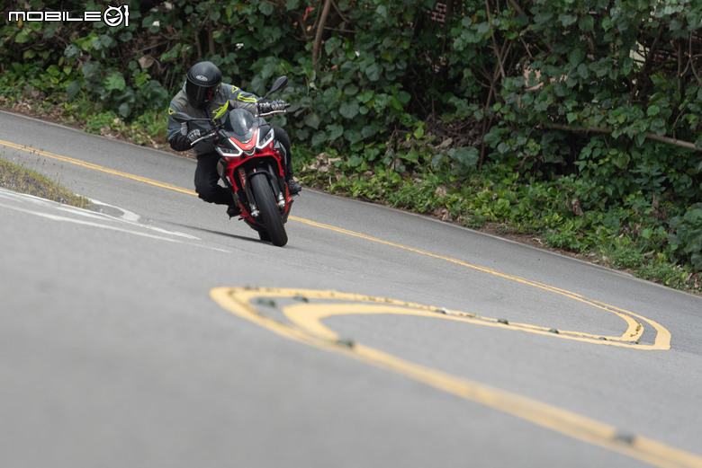 點我看大圖 Aprilia Tuono 660 試駕報告|手握燥熱戰鬥純血,電控帶來千變萬化!