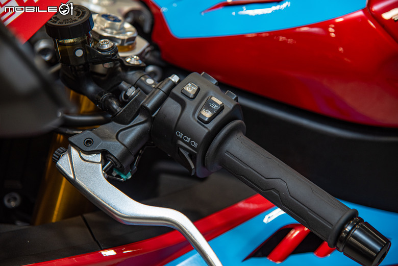 張雪機車 ZXMOTO 820RR實車開箱｜來自中國的三缸戰鬥機！WSBK SSP賽事當紅炸子雞！
