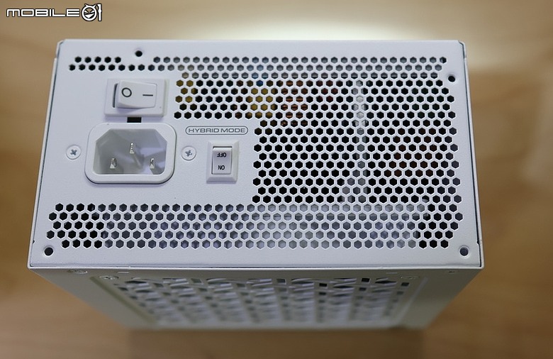 安鈦克 Antec GSK Gold V2 平價全白壓紋線 850W