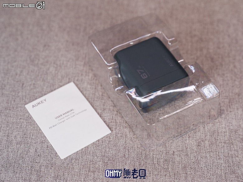 終結出門忘帶線材 AUKEY C12 氮化鎵自帶線筆電、手機快充充電器 67W