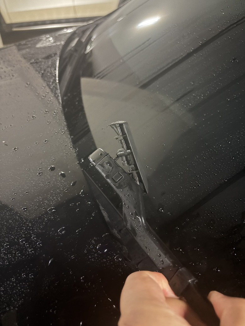 24' Model Y 前擋除油膜&換矽膠雨刷 問題(雨刷刷斷了)