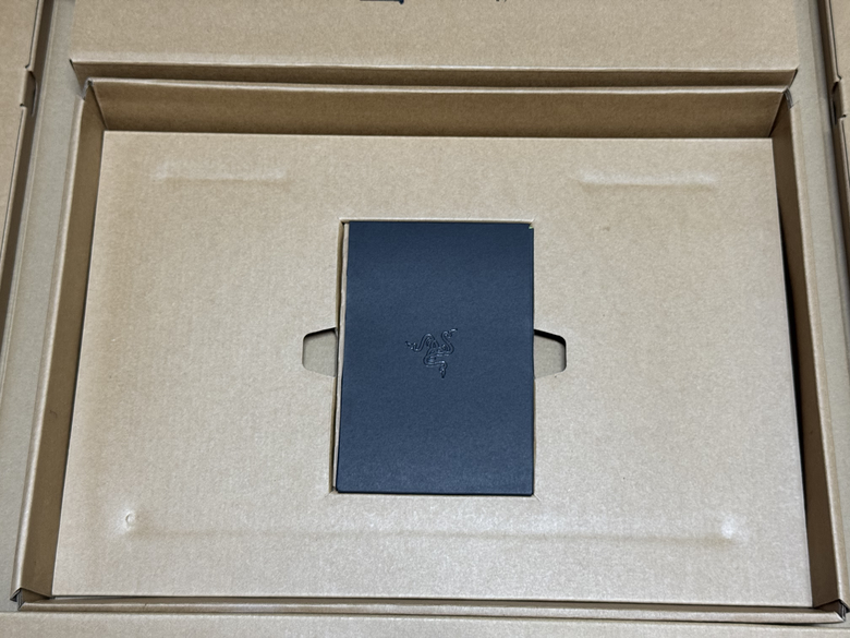 Razer Blade 18 (2026)簡單開箱