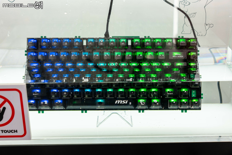 【Computex 2026】微星推出新款磁軸鍵盤 Strike Alloy TMR 具備 PCB 防水設計在水中也能打!