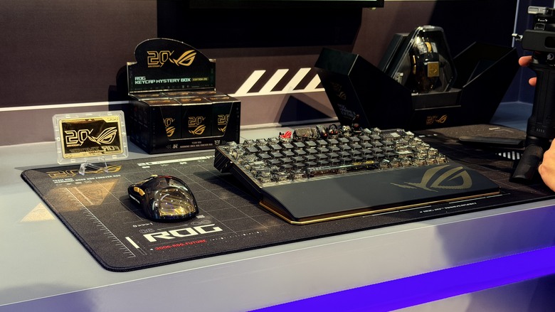 【COMPUTEX 2026 -ROG攤位體驗-電競周邊 】ROG 20 週年 Edition 20:透明黑金之下,玩家信仰的工藝展演