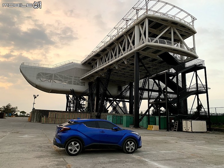 再見了，我的小藍：一部 Toyota C-HR 與我們家的九年時光