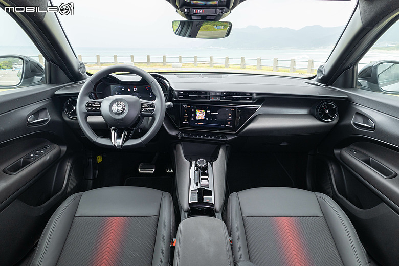 Alfa Romeo Junior Ibrida 試駕｜風格獨具、外型亮眼的義式精品小休旅！