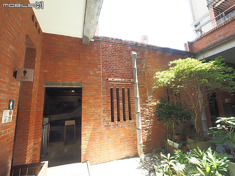 新芳春行、波麗路餐廳、黑美人大酒家、大千百貨、渭水驛站，還有美味吐司PILLO Bakery & café及好吃的大稻埕魯肉飯 — 2026初夏之大稻埕散策 東段 — 延平北路二段兩側及東側