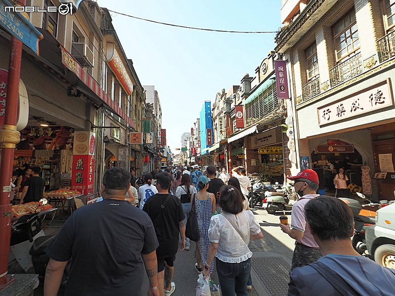 大稻埕歷史風貌特定專用區、Olympus Plaza Taipei、永樂町派出所、十連棟、大稻埕辜宅、福生堂醫院，順便品嚐昭和浪漫洗濯屋的烤糰子與甜點冰品 — 2026初夏之大稻埕散策 北段 — 民生西路以北至民權西路大橋頭站之間