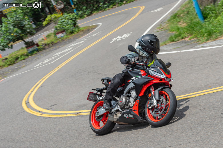 點我看大圖 Aprilia Tuono 660 試駕報告|手握燥熱戰鬥純血,電控帶來千變萬化!