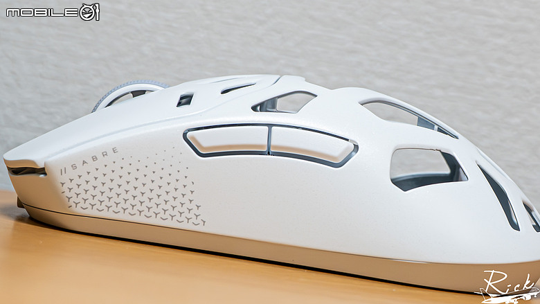 【開箱】賊船鎂合金滑鼠與首款玻璃墊 | CORSAIR SABRE v2 PRO WIRELESS MG WHITE & MM GLASS LARGE