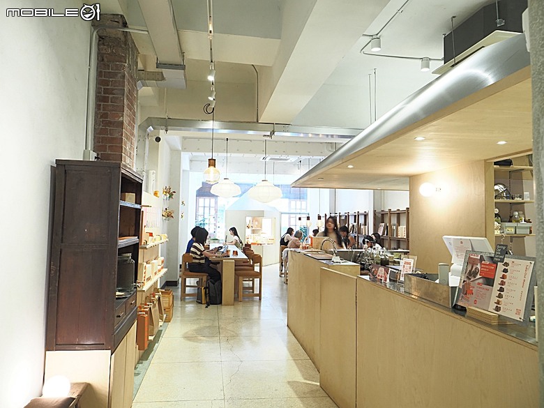 新芳春行、波麗路餐廳、黑美人大酒家、大千百貨、渭水驛站，還有美味吐司PILLO Bakery & café及好吃的大稻埕魯肉飯 — 2026初夏之大稻埕散策 東段 — 延平北路二段兩側及東側