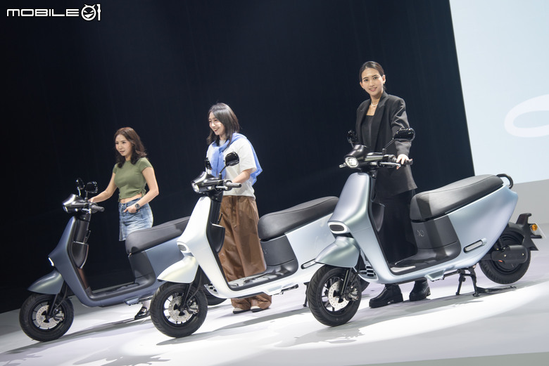Gogoro全新女性車款Luna正式發表！訂價83,980元，超輕中駐用手壓都能立！