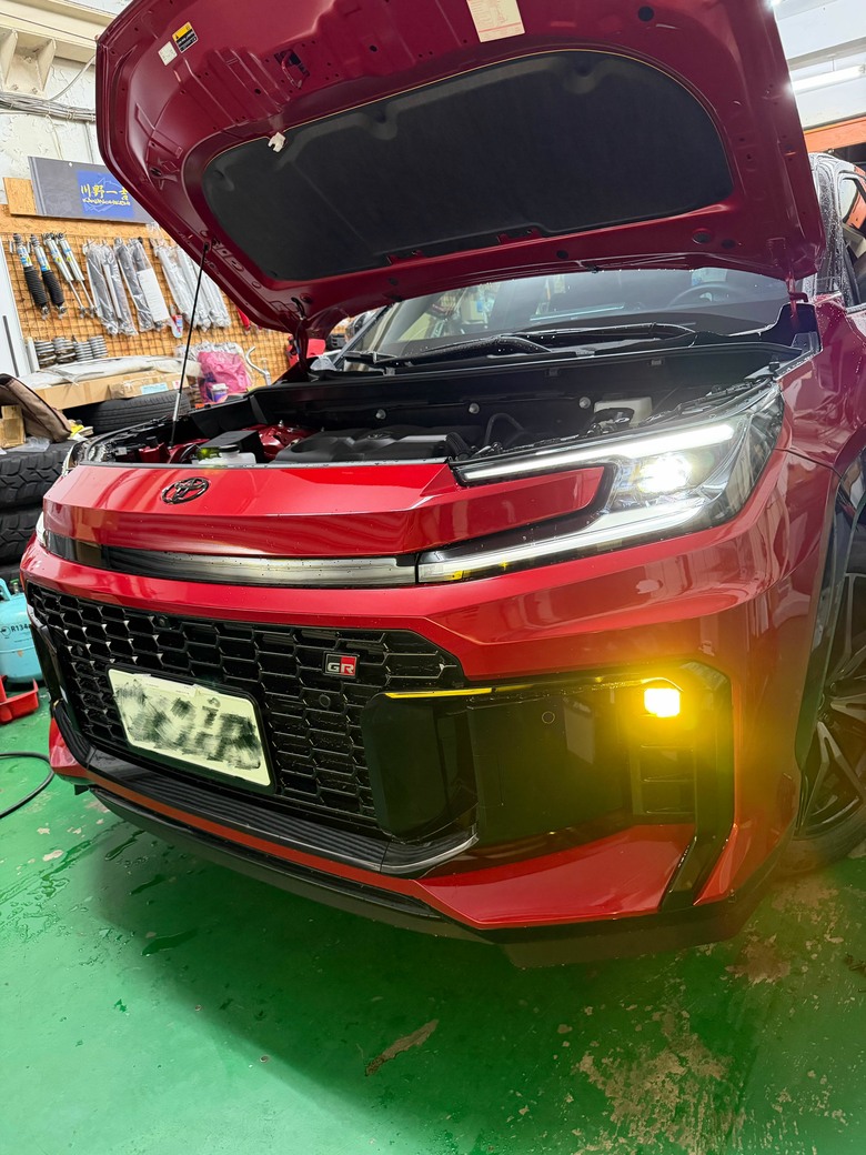 GR RAV4柔和的燭光級霧燈
