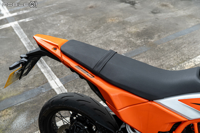 KTM 390 SMC R 試駕｜街車以上，滑胎以下