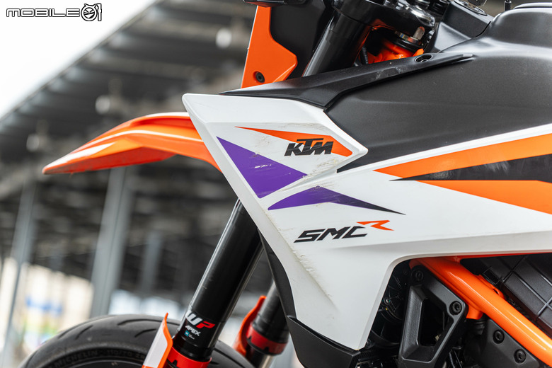 KTM 390 SMC R 試駕｜街車以上，滑胎以下