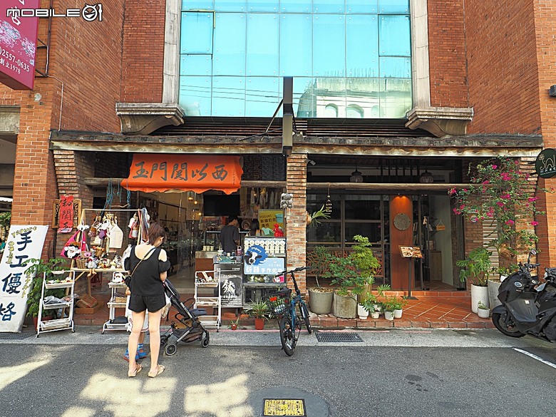 大稻埕歷史風貌特定專用區、Olympus Plaza Taipei、永樂町派出所、十連棟、大稻埕辜宅、福生堂醫院，順便品嚐昭和浪漫洗濯屋的烤糰子與甜點冰品 — 2026初夏之大稻埕散策 北段 — 民生西路以北至民權西路大橋頭站之間